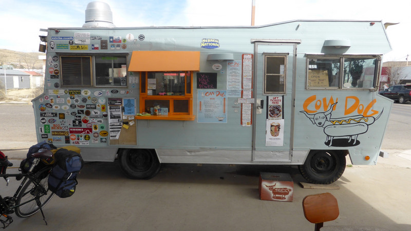 Oldtimer Wohnmobil als Fastfood-Mobil umfunktioniert. | Photo