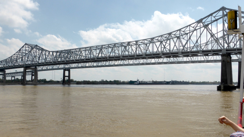 Zwei solch gewaltige Brücken überqueren den Mississippi bei New Orleans.