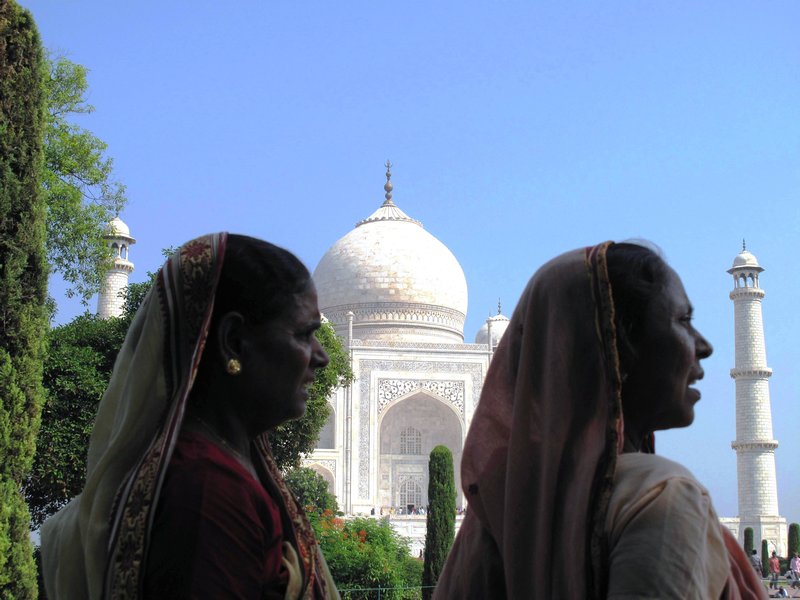 Women in way of my Taj Mahal shot:)