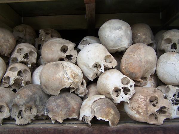 the killing fields of the khmer rouge