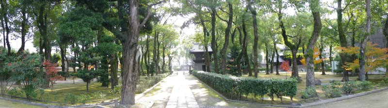Shofukuji temple grounds 
