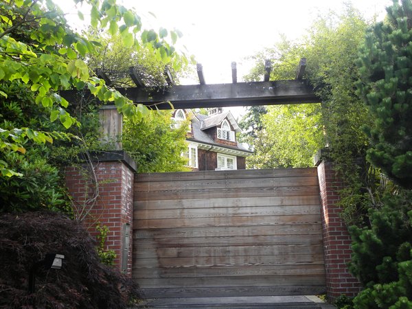 Cobain Security Gate