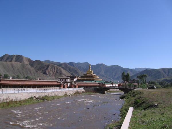 Xiahe bridge near Tibetan quarter