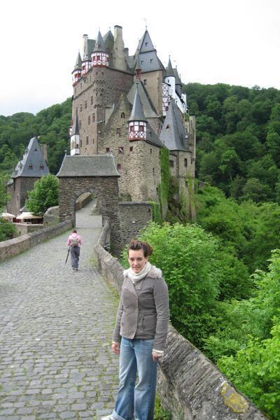[06] Danni at Burg Eltz 
