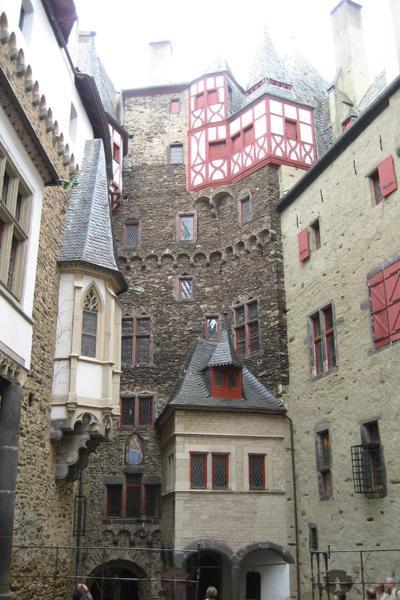 [09] The Family Homes at Burg Eltz 