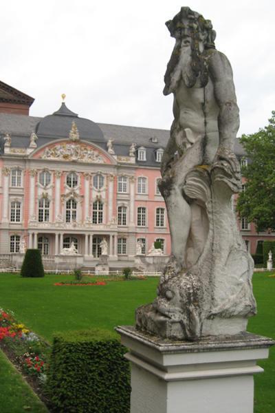 [28] Statue at Palace in Trier