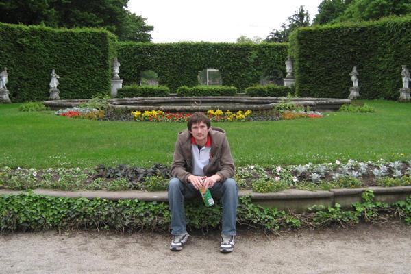 [29] Rog in the Palace Gardens