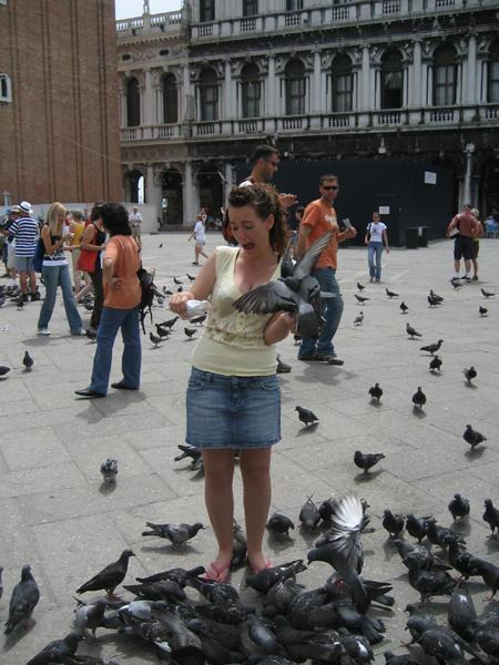 16 - Danni and the Pigeons in the Piazza