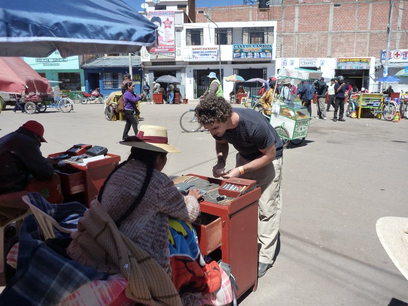 changing bolivianos into Soles