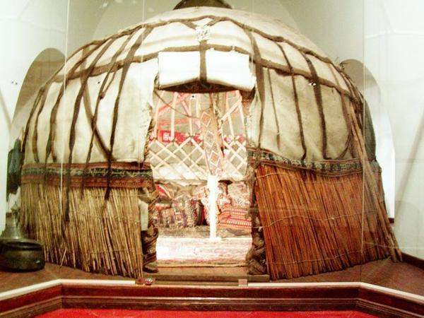 Tent used at Emirdaq is typical of the tents in which the Turkish & Mongolian people lived for thousands of years, from Manchuria to Anatolia, and from the Urals to Afghanistan