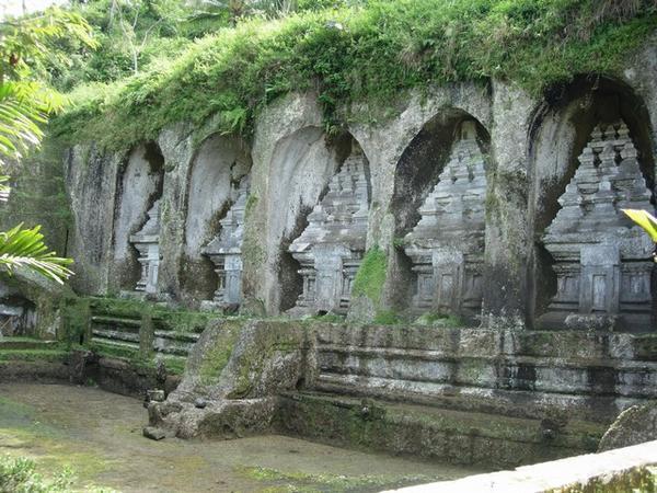 Gunung Kawai ("the rocky temple"), 11th century tombs of King Anak Wungsu and his wives