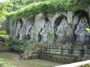 Gunung Kawai ("the rocky temple"), 11th century tombs of King Anak Wungsu and his wives