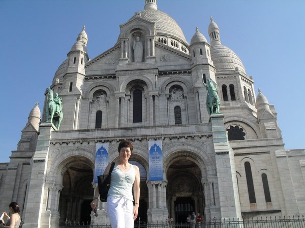 Donna at the Sacre Coeur