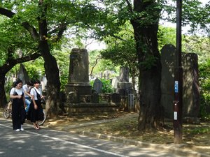 Yanaka-reien Cemetery