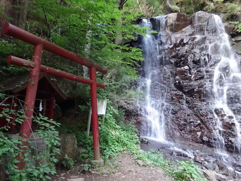 Haha-No-Shirataki Waterfall
