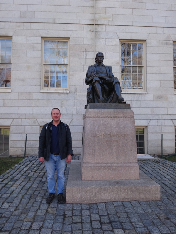 Me, Statue of John Harvard
