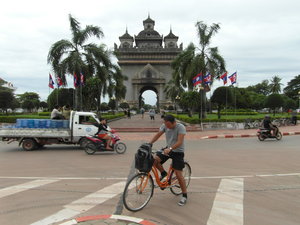 Cycling around Vientiane - the Patuxai
