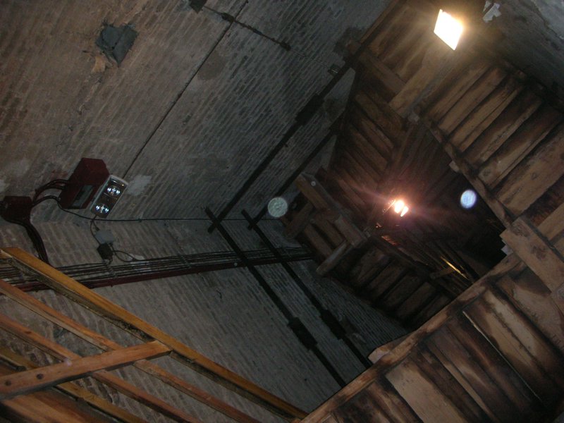 Looking up into the tower, sooooo many stairs.... and we climbed them, all 498