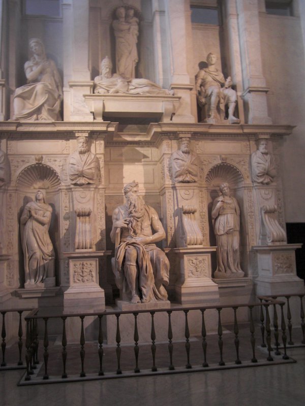  Michelangelo's statue of Moses