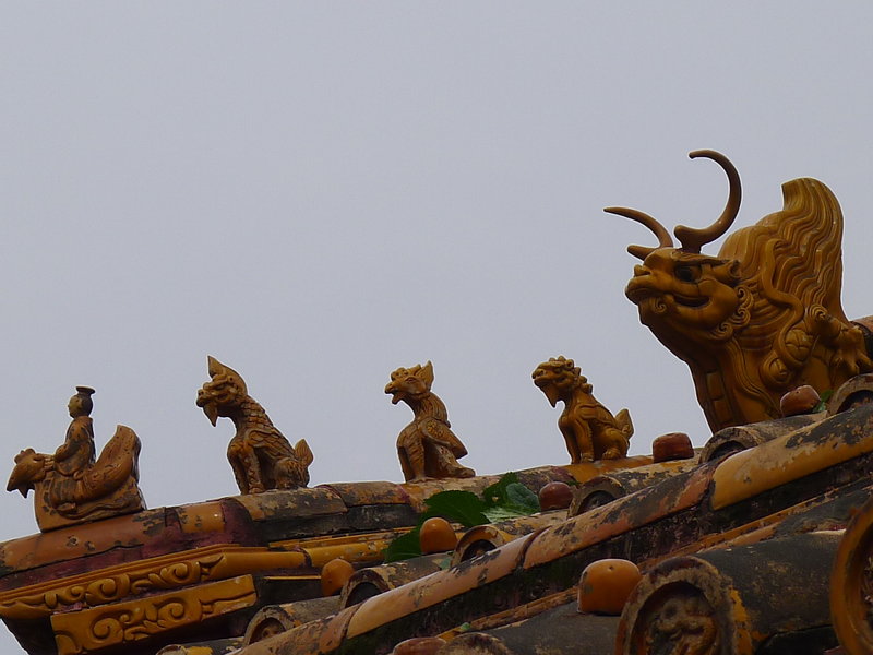 Dragons on the roof