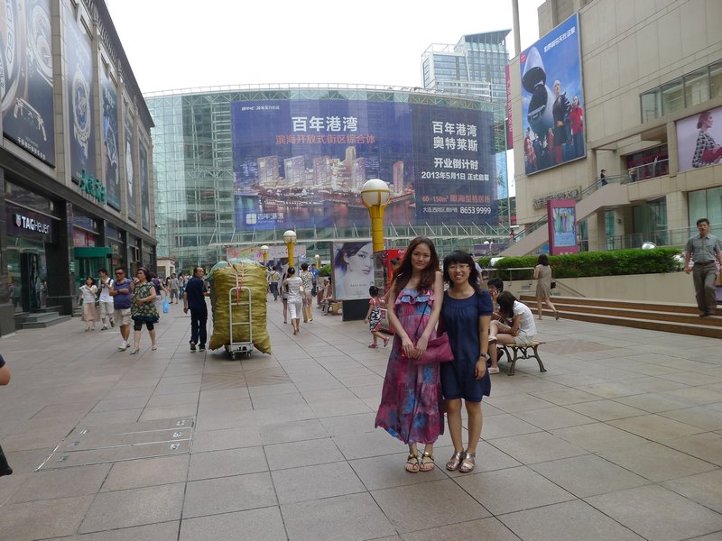 In the shopping district with Junting's cousin and friend