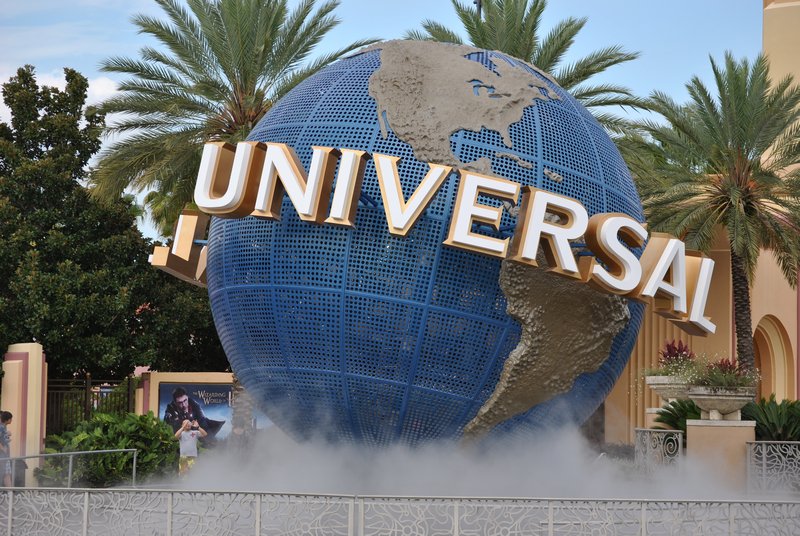 Universal sign at Citywalk and Theme parks