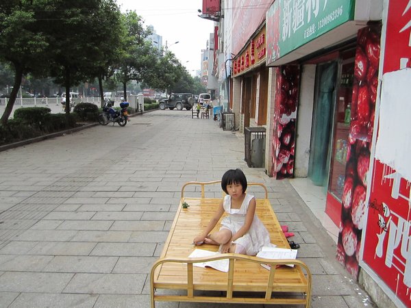 Girl Studying in Yongzhou, south of Qiyang