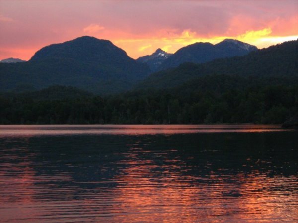 Sunset over Lago Nonthue