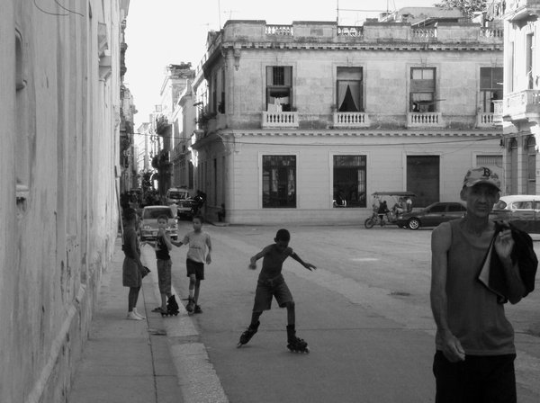 Kids playing in the streets of Habana