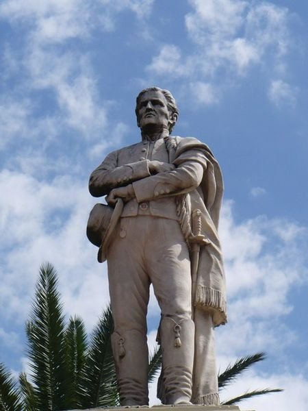 Statue in Carmelo