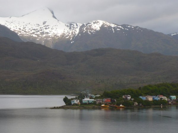 Puerto Eden and the mountains