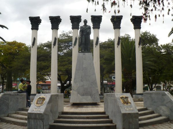 Statue in Plaza Bolivar, Loja