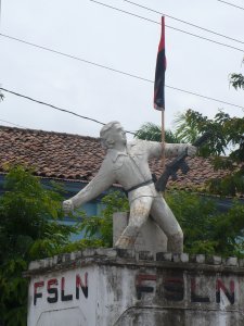 FSLN statue