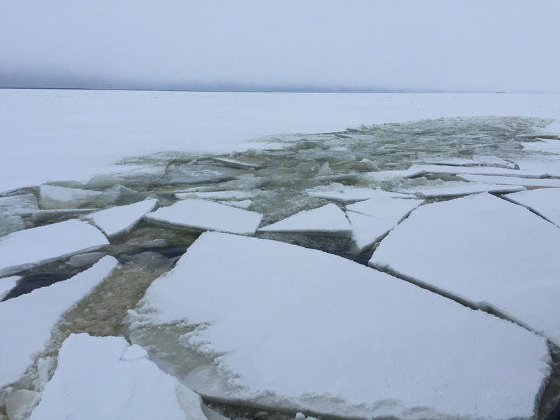 Les gros blocs de glaces cassés lors du passage du Sampo