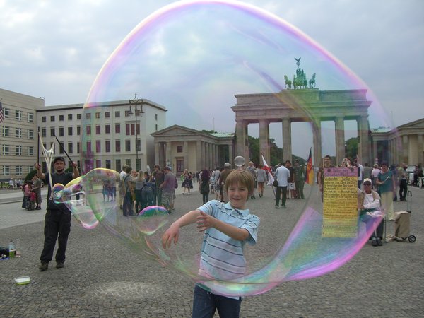 Bubbles at Brandenberg Gate