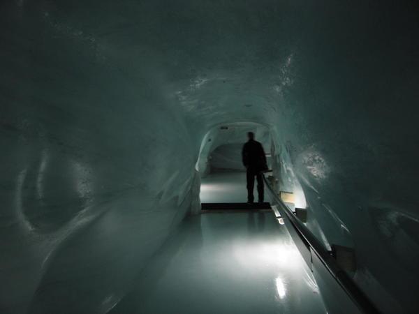 Inside the glacier 01