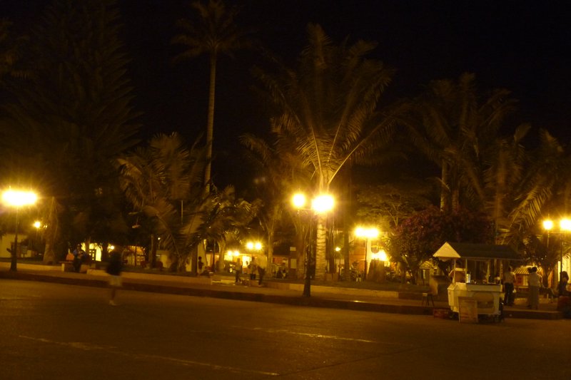 Salento: The town square at night