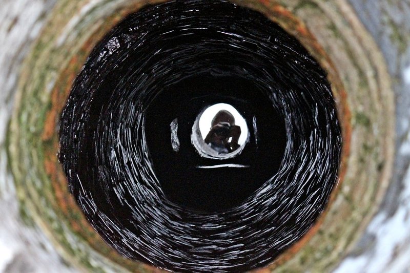 Self portrait in a well, Hu Qiu