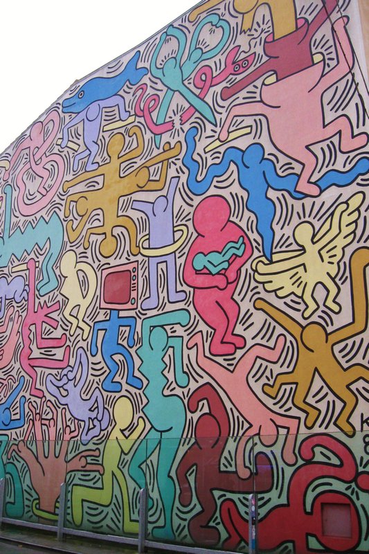 Detalhe de mural pintado por Keith Haring