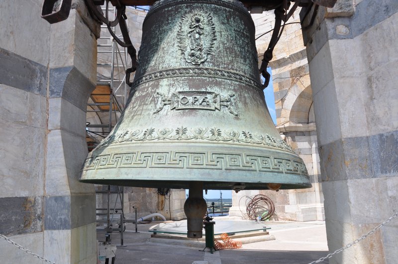 The leaning bell of Pisa