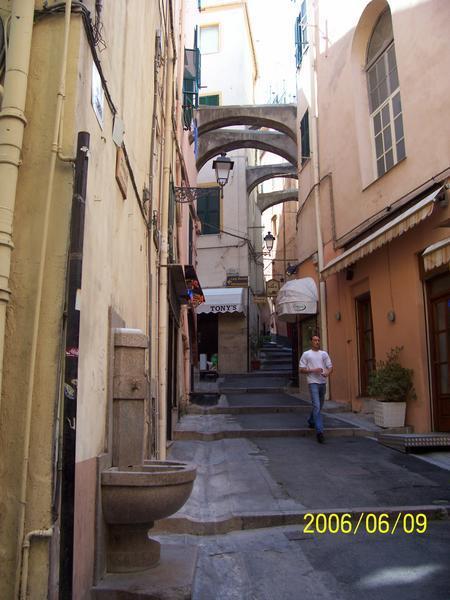 Sanremo, Genoa 06 - typical narrow streets