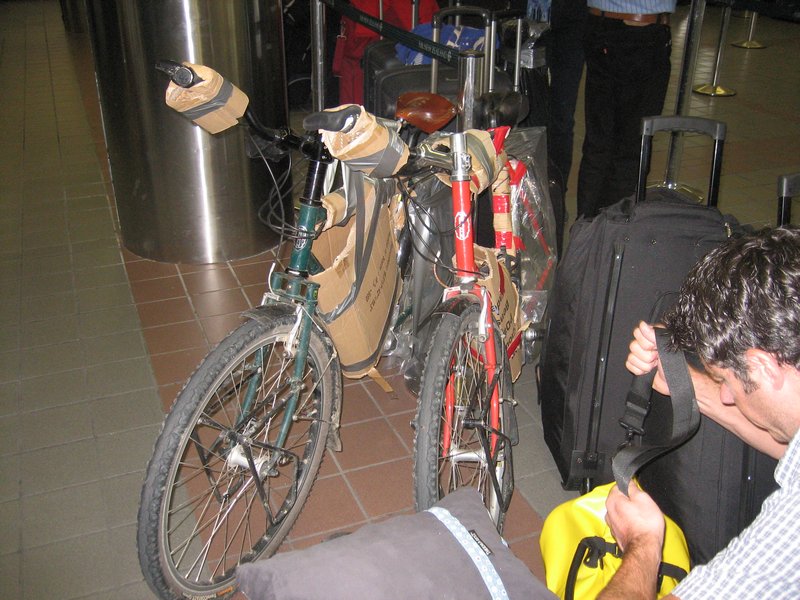 Packing the bikes @ LAX..