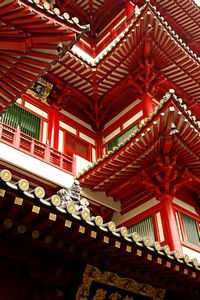 Buddha Tooth Relic Temple - impressive five storey building