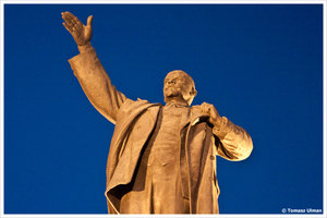 The majestic statue of Lenin