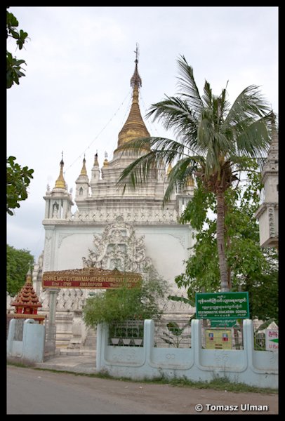 temple in Amarapura City 