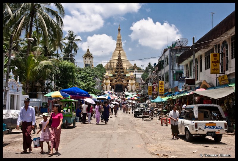 view of Shwedagon from a street