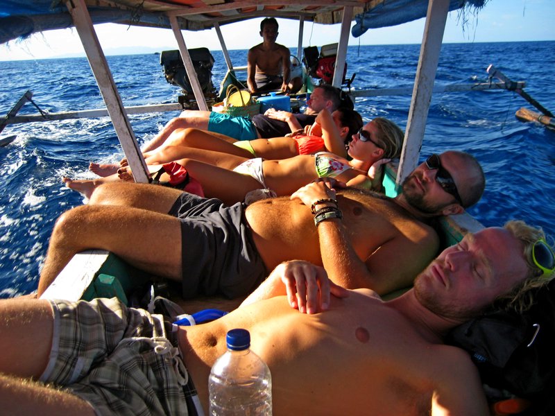 sleeping on the way from the reef