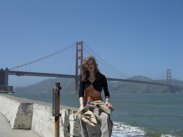 Iz infront of the Golden Gate bridge