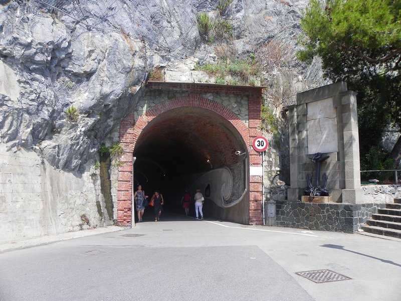 Monterosso tunnel to Old Town