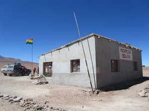 'Grand' Bolivian border control!